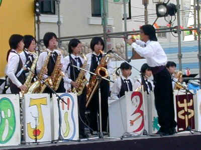 高校吹奏部.jpg (39517 バイト)