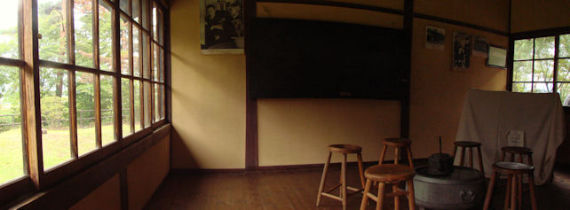 県立花巻農業高校に移転修復された「賢治先生の家」この部屋で羅須地人協会の講義など行われた