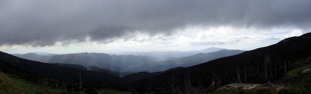 八幡平自然散策路は海抜1541mの駐車場から海抜 1613mの頂上経由約4km