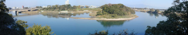吉田城址より豊川を望む